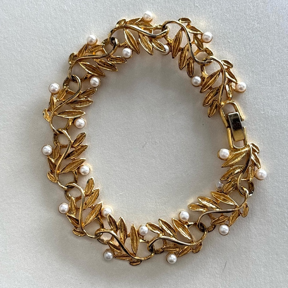 Elegant Gold Leaf Bracelet with Pearls
